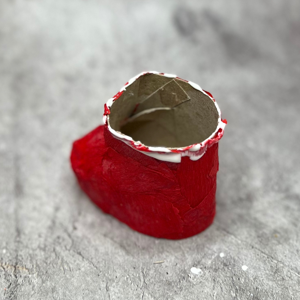 Nikolausstiefel aus Klorolle basteln - Homemadery Nikolausstiefel aus Klorolle basteln - Homemadery