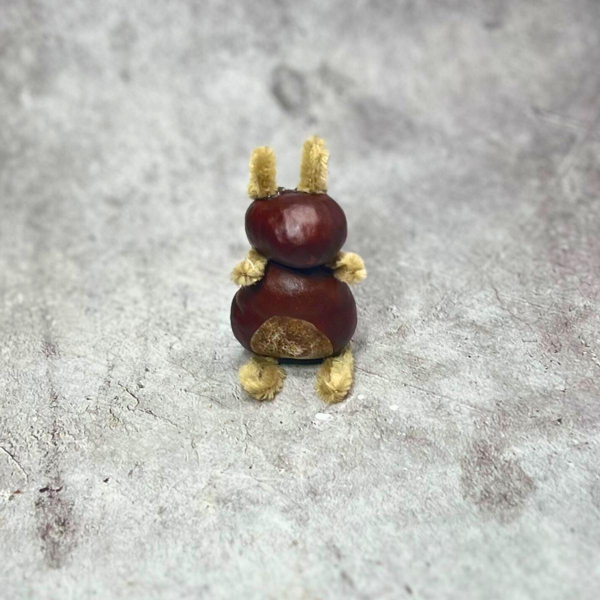 Eichhörnchen aus Kastanien basteln - Homemadery