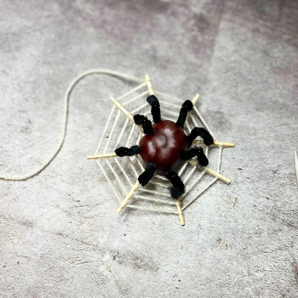 Spinnennetz Aus Kastanien Basteln Homemadery Spinnennetz Aus Kastanien Basteln Homemadery